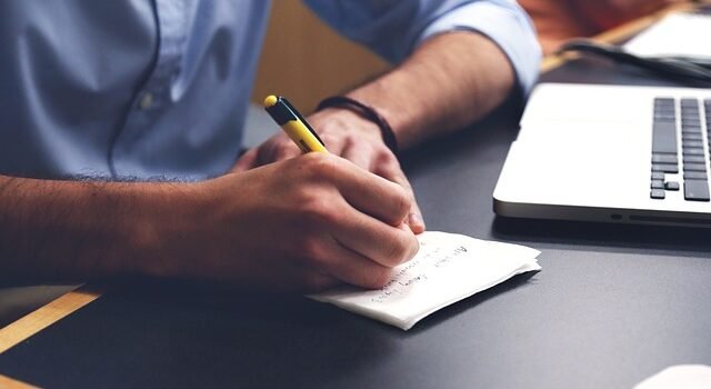 Como achar a data de expedição da carteira de trabalho?