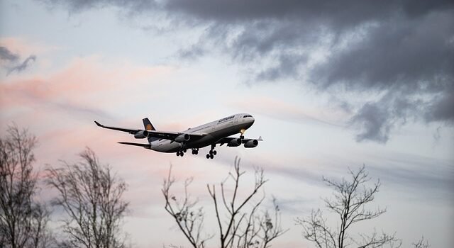 Qual significado de sonhar andando de avião?